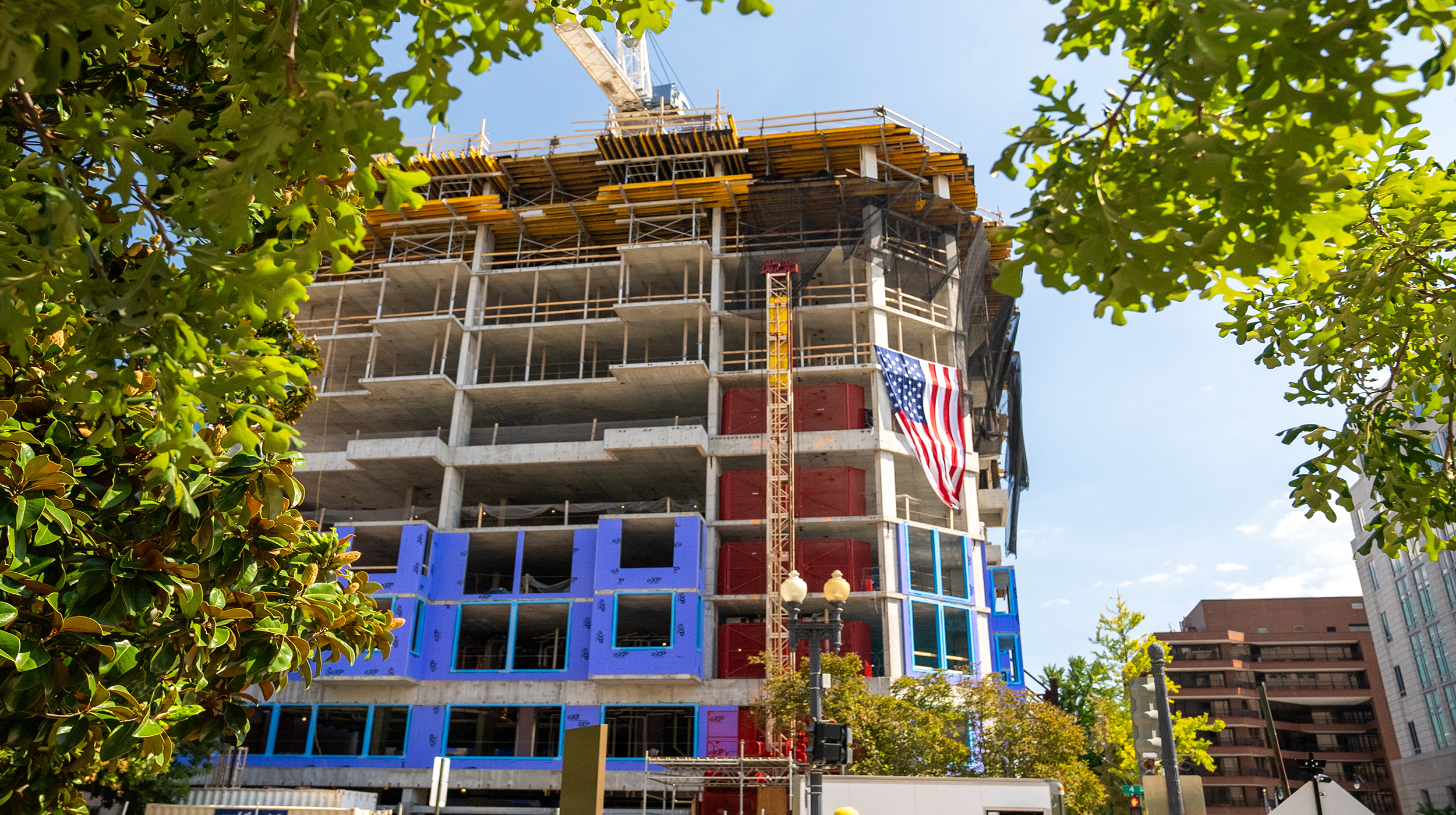 A 12-story building with 445 rooms blends rustic charm with modern amenities allowing guests to experience a renovated guestroom and suite.