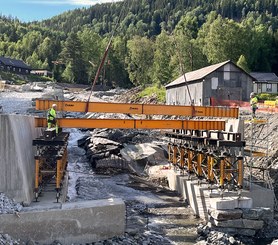 Construction of the new bridge over Kvinda river