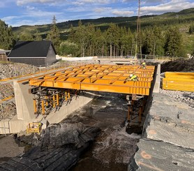 Construction of the new bridge over Kvinda river