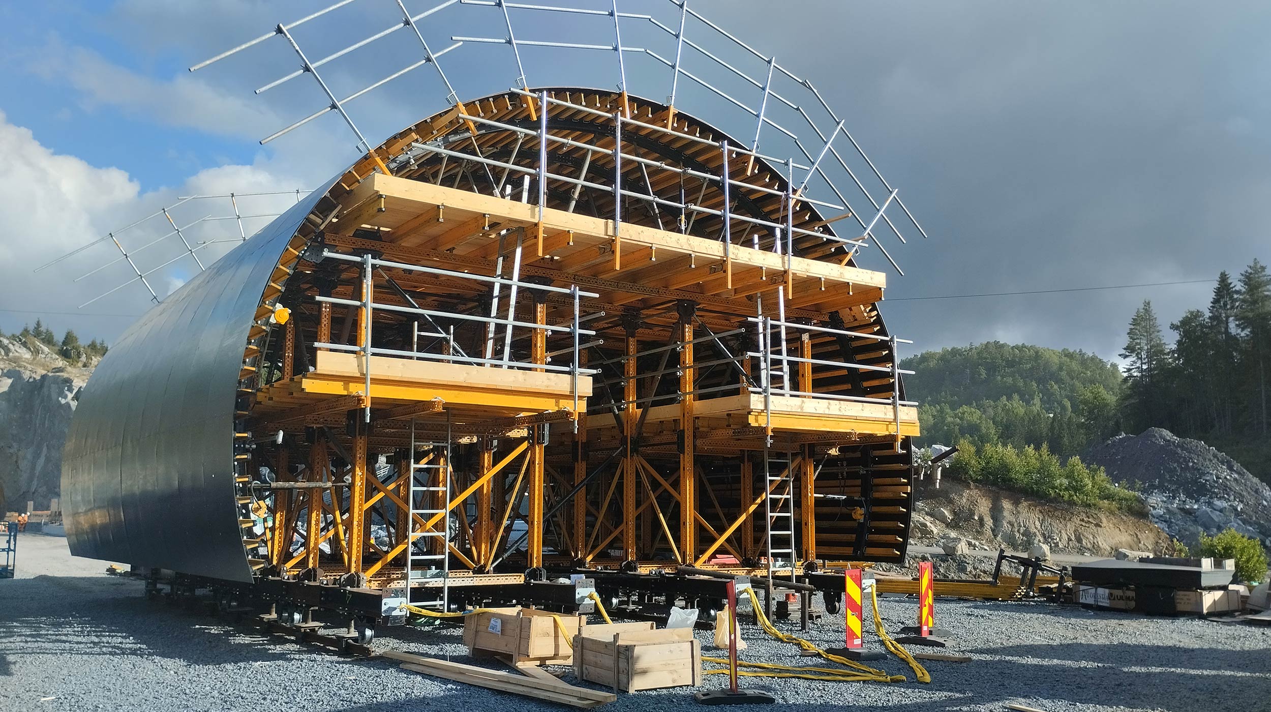 Construction of cut and cover tunnels for Bjønnås and Grenland tunnel belonging to the new E18 motorway that will connect the towns of Langangen and Rugtvedt.