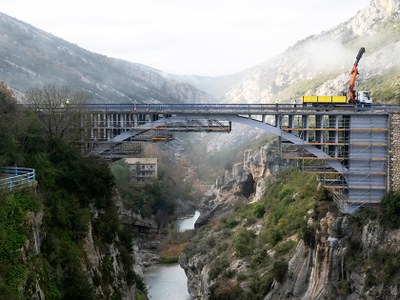 50,000 kg BRIO scaffolding to repair the bridge over the Esera River