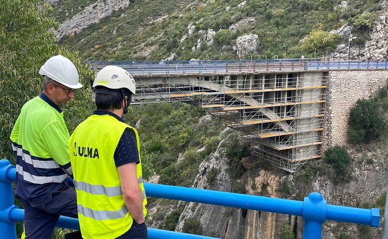 50,000 kg BRIO scaffolding to repair the bridge over the Esera River