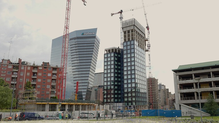 Gioia 20, un nuevo conjunto icónico frente a la plaza Gae Aulenti en Milán